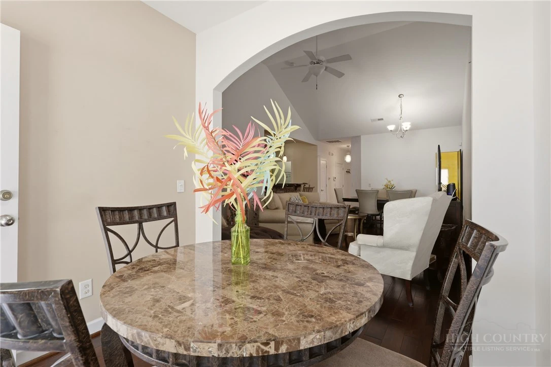 Image number 8 for the current listing