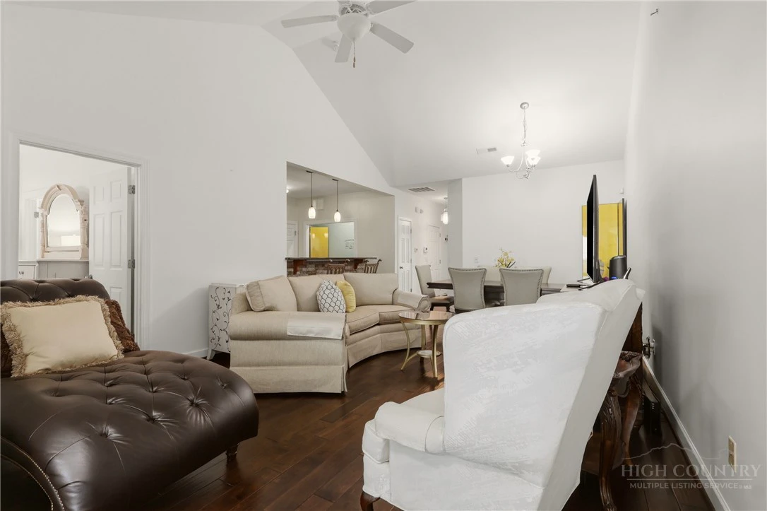 Image number 9 for the current listing