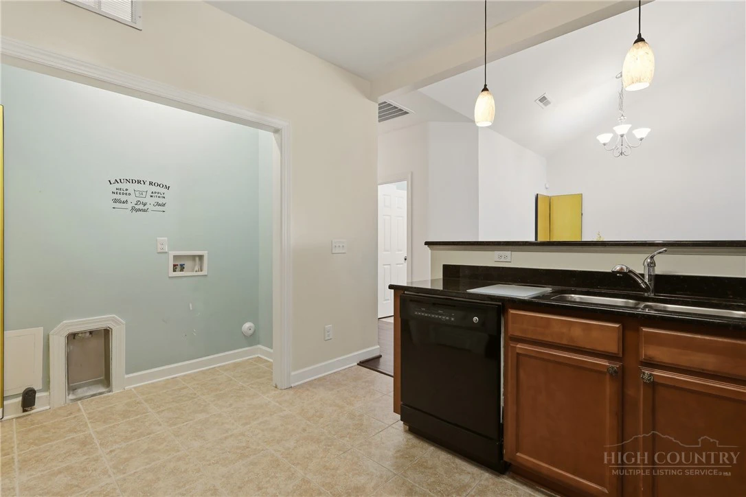 Image number 14 for the current listing