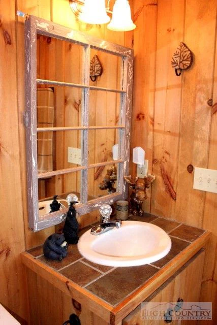 Image number 18 for the current listing