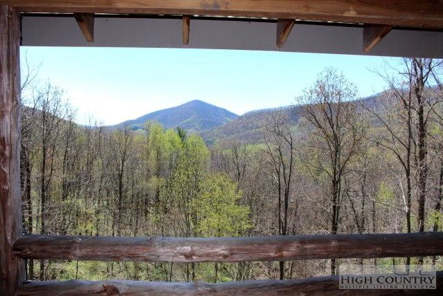 Image number 17 for the current listing