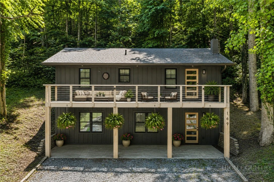 Image number 1 for the current listing