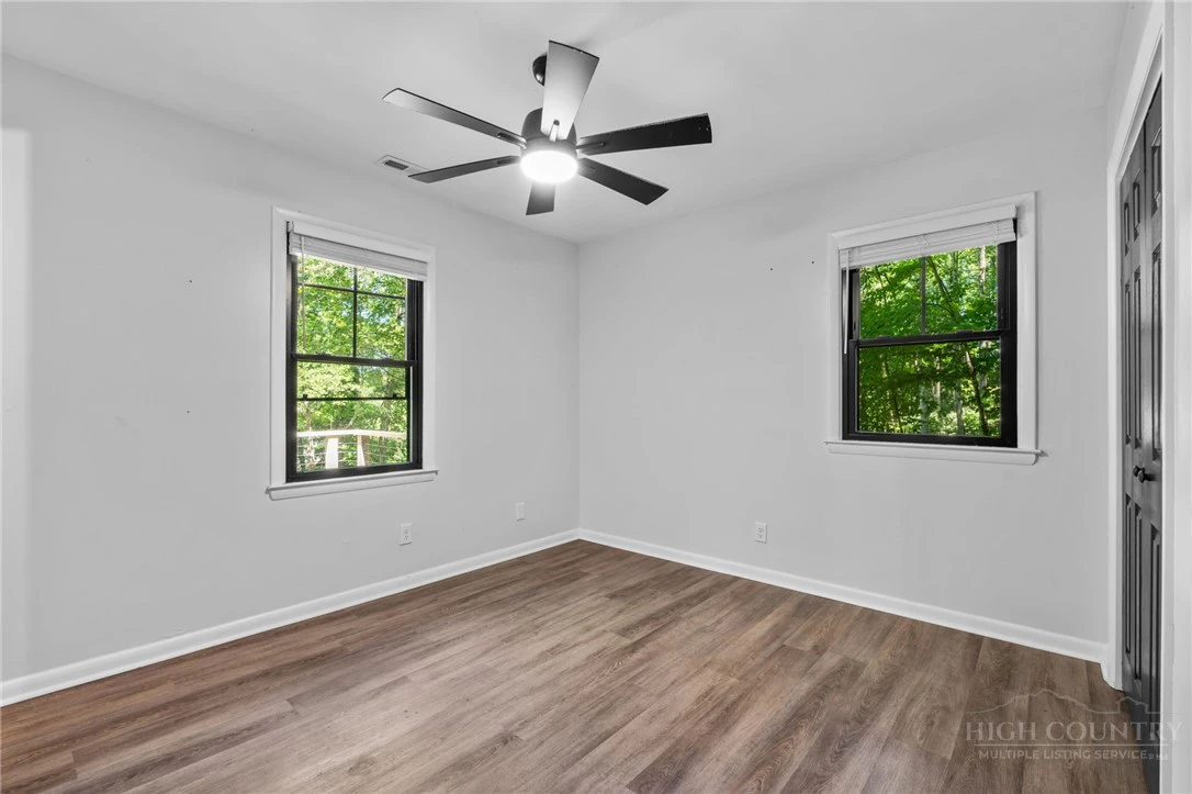 Image number 20 for the current listing