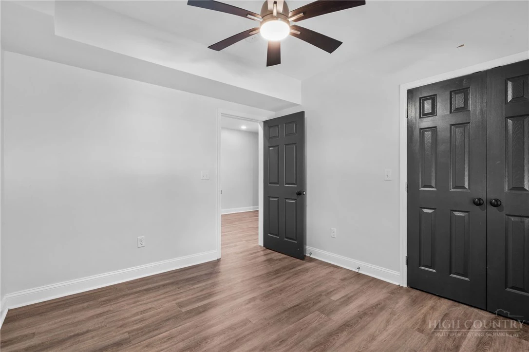 Image number 4 for the current listing