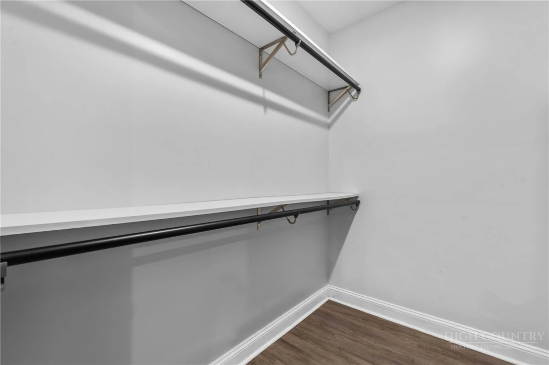 Image number 11 for the current listing