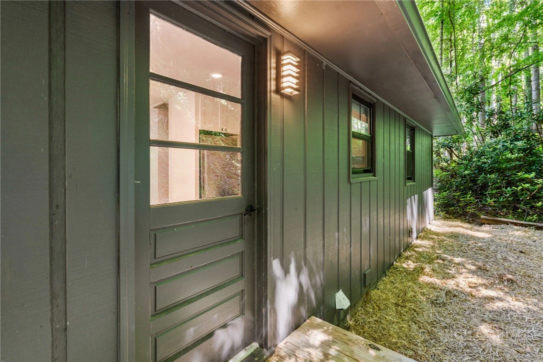Image number 13 for the current listing