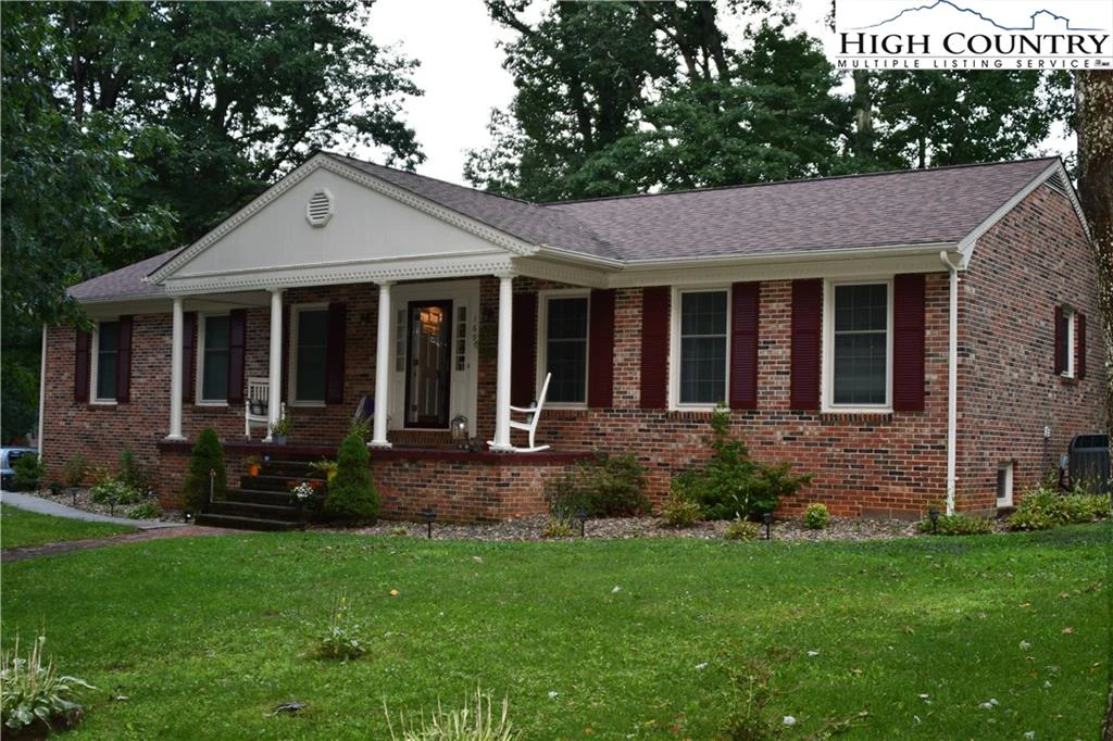 Image number 1 for the current listing