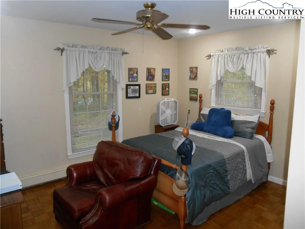 Image number 11 for the current listing
