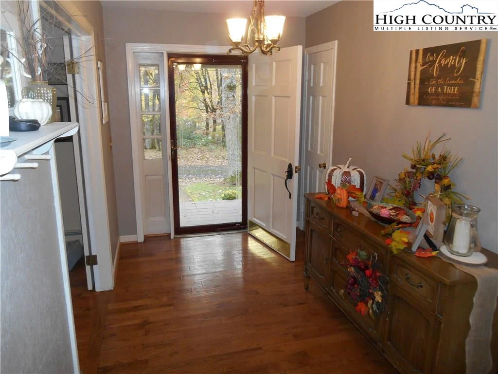 Image number 10 for the current listing