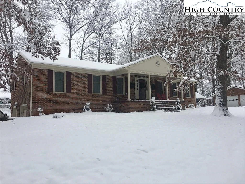 Image number 4 for the current listing