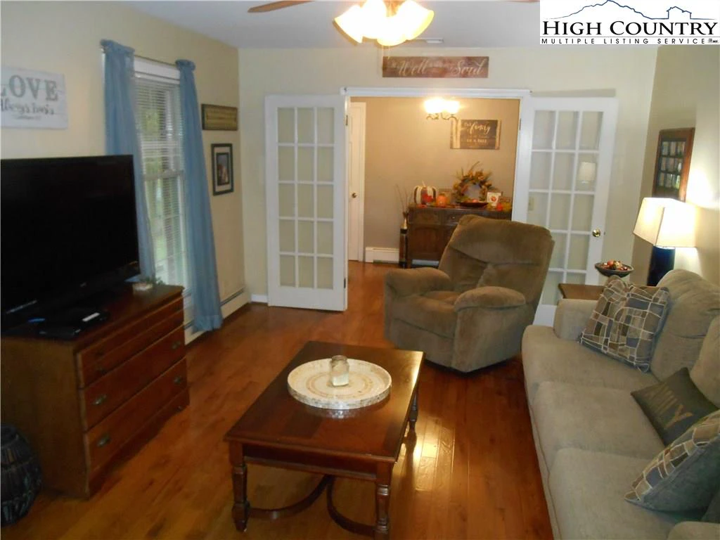 Image number 15 for the current listing