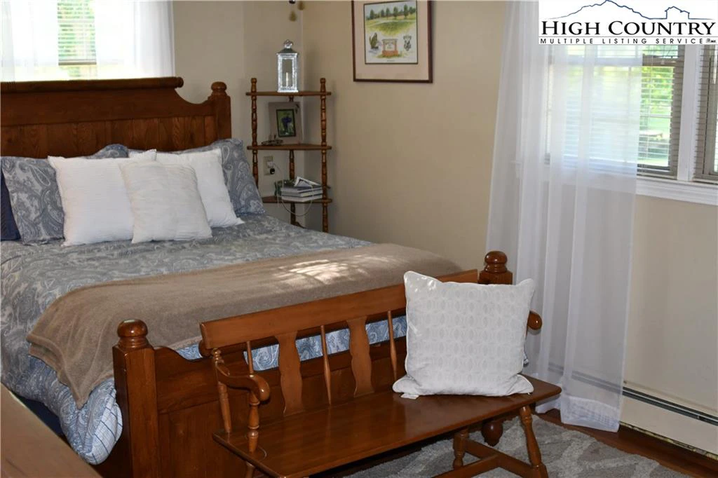 Image number 13 for the current listing