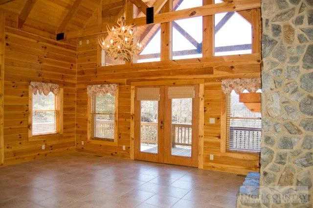 Image number 9 for the current listing