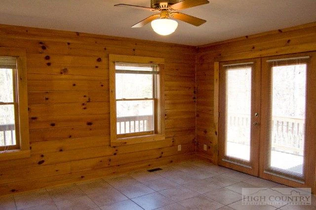 Image number 4 for the current listing