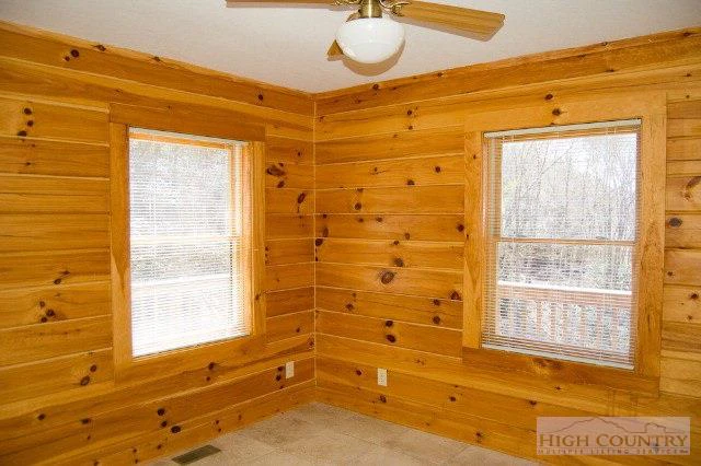 Image number 20 for the current listing