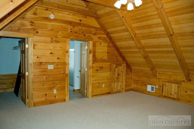 Image number 16 for the current listing