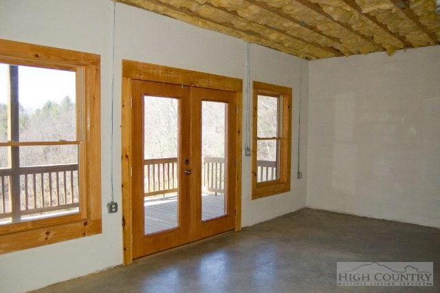 Image number 14 for the current listing
