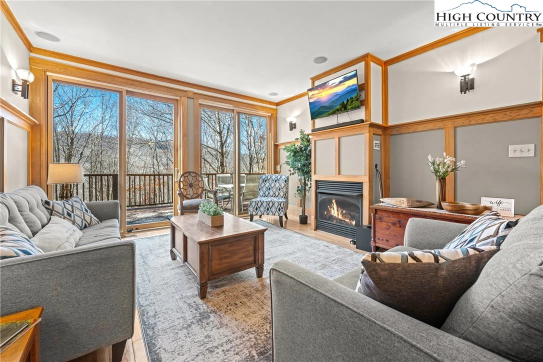 Image number 1 for the current listing