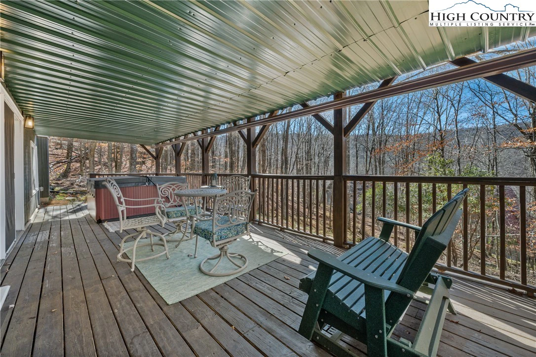 Image number 17 for the current listing