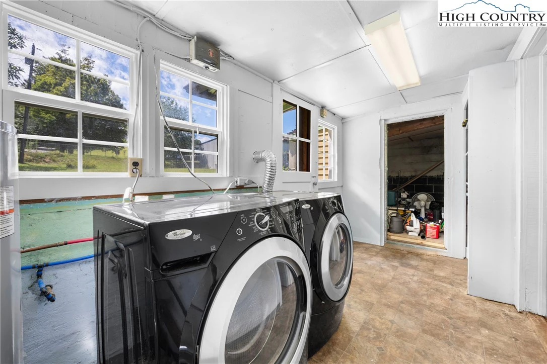 Image number 19 for the current listing