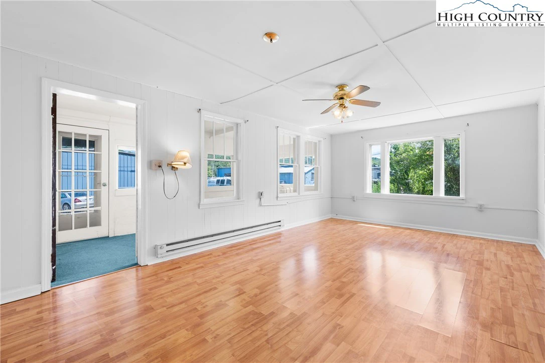 Image number 6 for the current listing