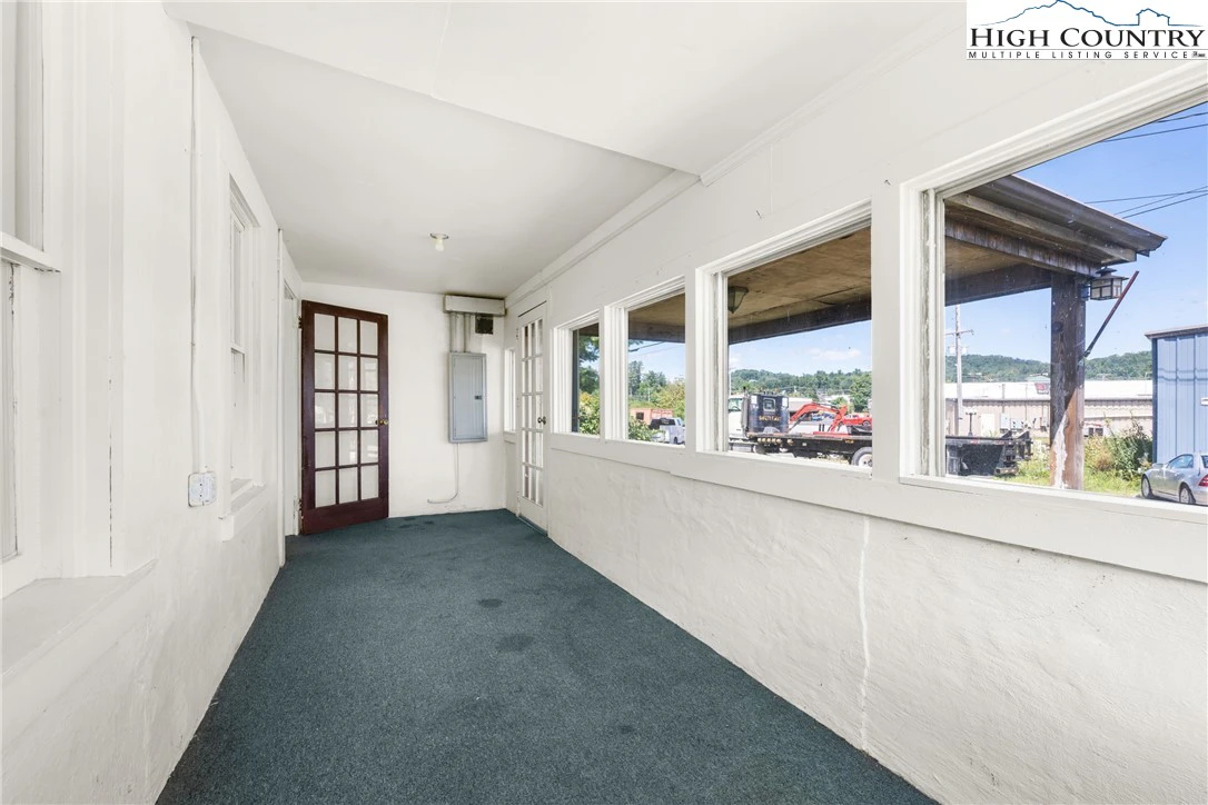 Image number 8 for the current listing