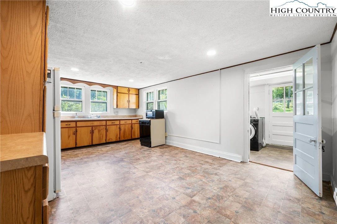 Image number 9 for the current listing