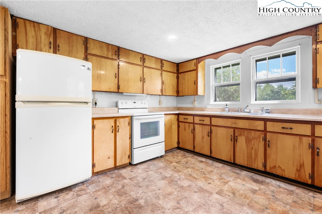 Image number 12 for the current listing