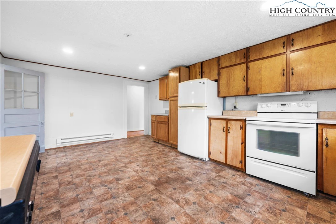 Image number 13 for the current listing