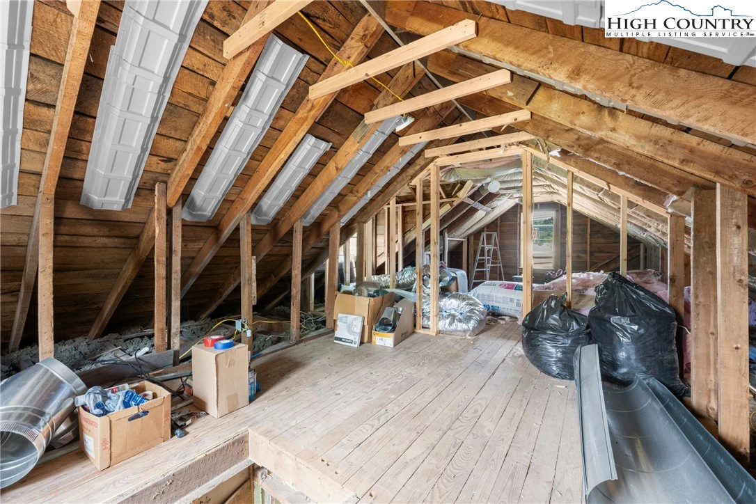 Image number 14 for the current listing
