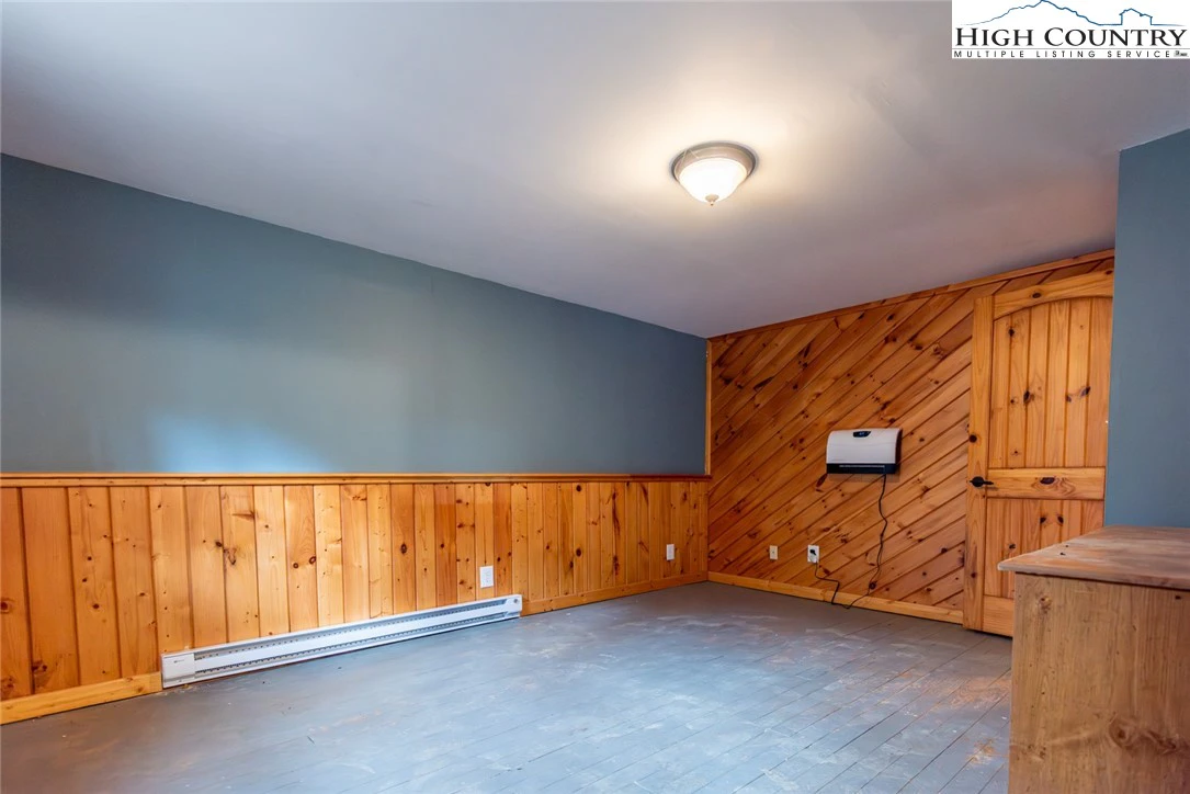 Image number 5 for the current listing