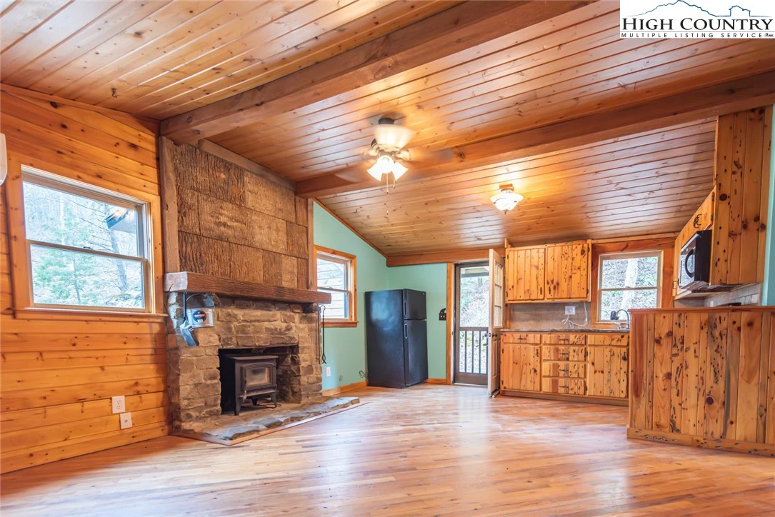 Image number 21 for the current listing