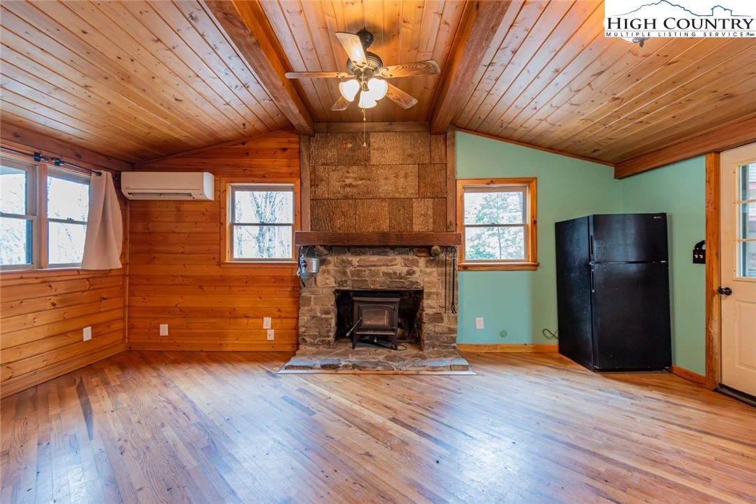 Image number 20 for the current listing