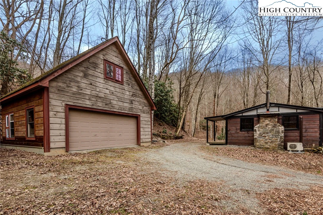 Image number 18 for the current listing