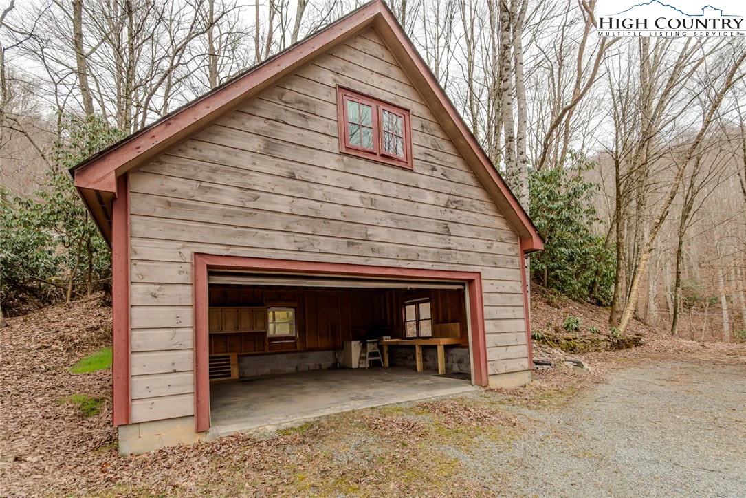 Image number 14 for the current listing