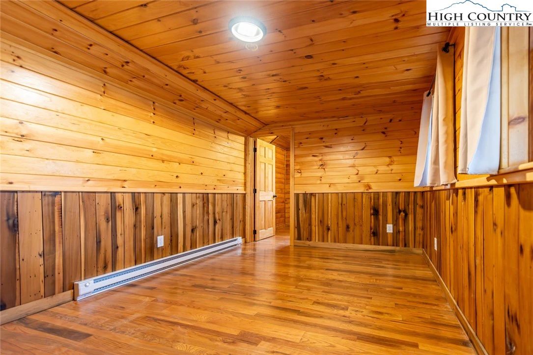 Image number 9 for the current listing