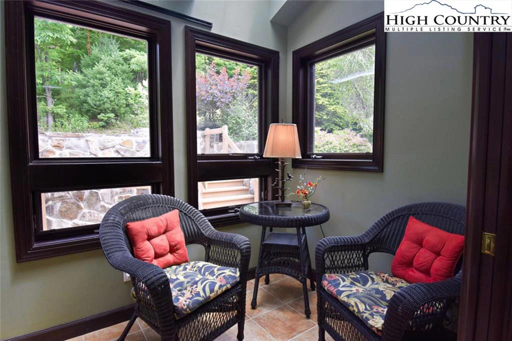 Image number 4 for the current listing