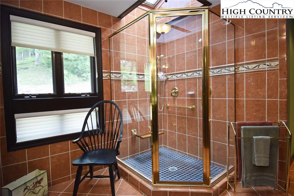 Image number 7 for the current listing