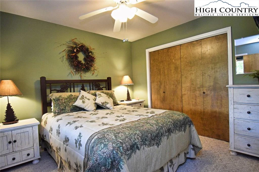 Image number 9 for the current listing