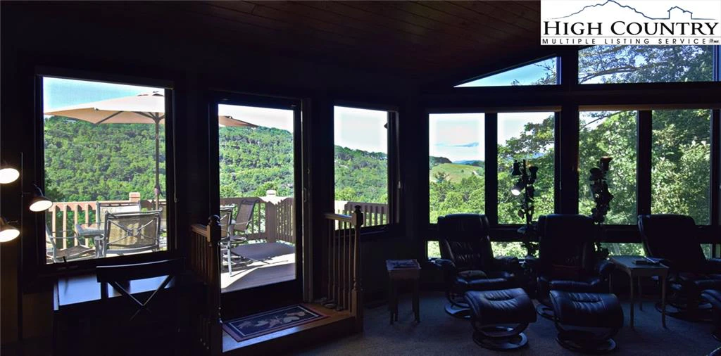 Image number 19 for the current listing