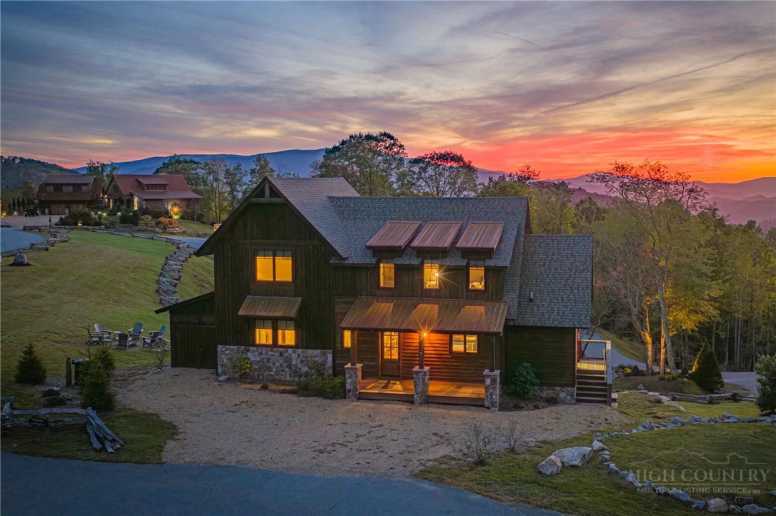 Image number 1 for the current listing
