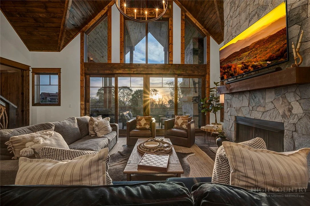 Image number 3 for the current listing