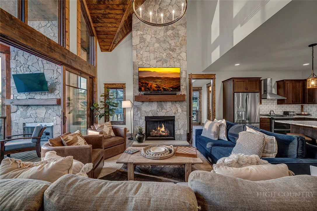 Image number 4 for the current listing