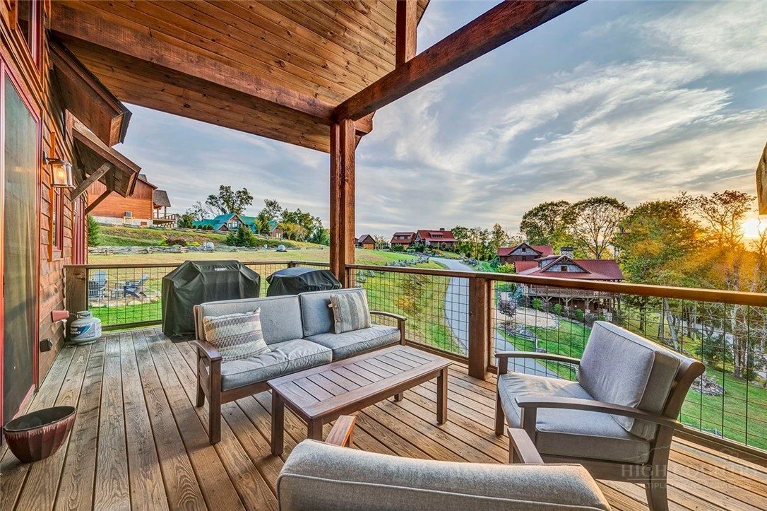 Image number 17 for the current listing