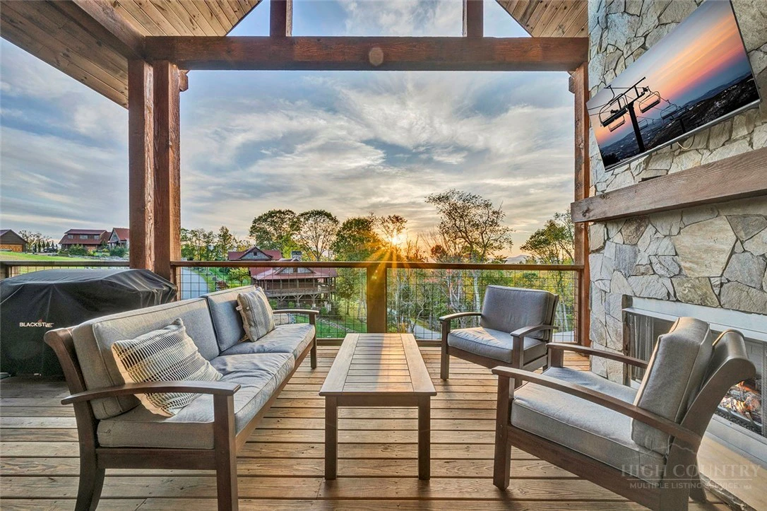 Image number 18 for the current listing
