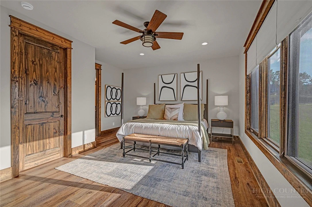 Image number 20 for the current listing