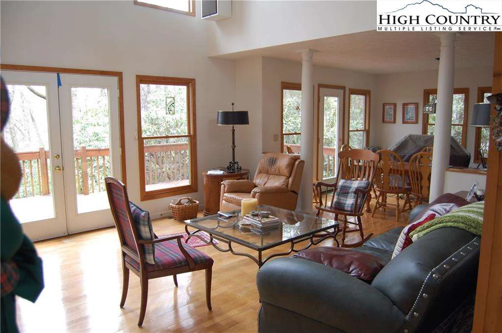 Image number 21 for the current listing