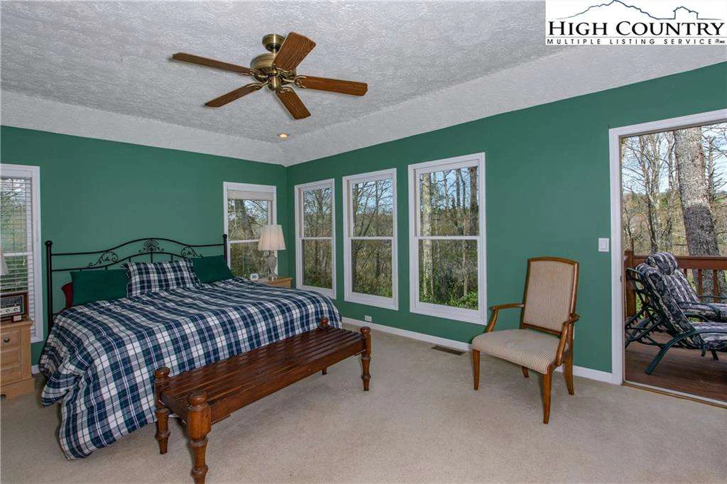 Image number 18 for the current listing
