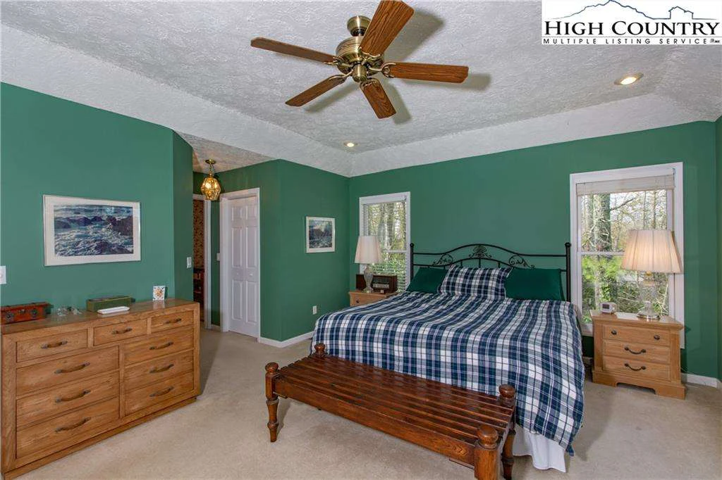 Image number 2 for the current listing