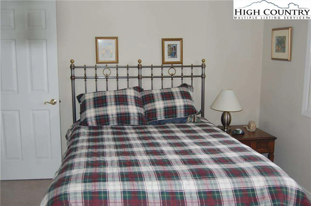 Image number 16 for the current listing